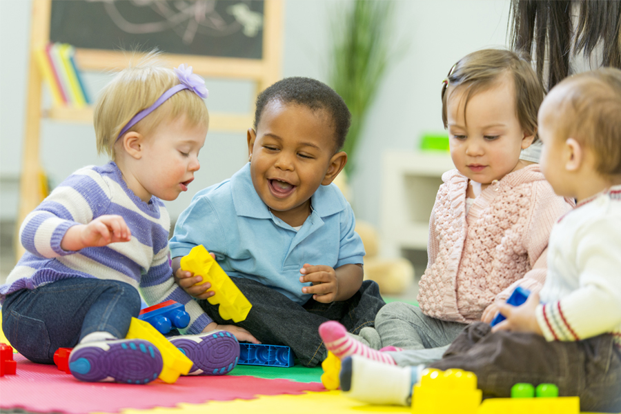 Nos spécialistes de la petite enfance accueillent vos enfants en micro-crèche.