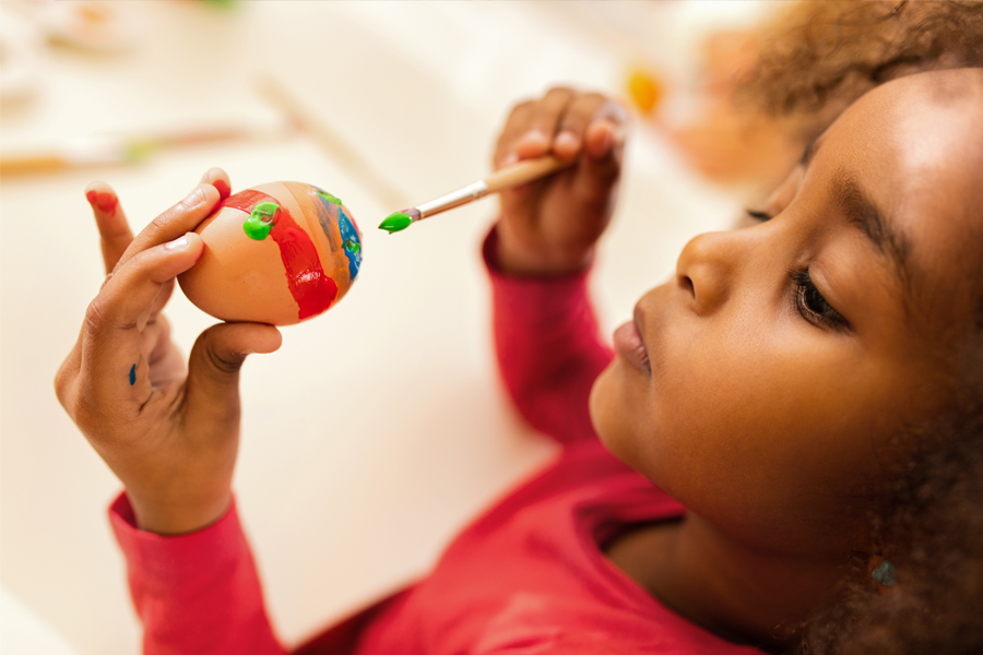 Nos micro-crèches encouragent la créativité des tout-petits